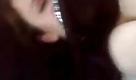 Vollbusige Milf mit großen pornos neue Titten reiten in der Küche