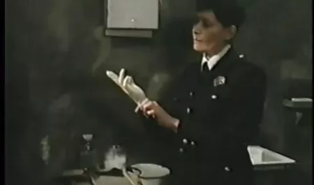 Die vollbusige Milf schluckt nicht ihre Söhne mit BB neu porn tube