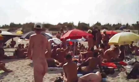 Guy bohrt und pornoneu Creampies vollbusige Teen in ihrem Bett