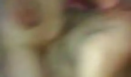 Zwei harte Schwänze füllen jedes Teenie-Fickloch neueporno