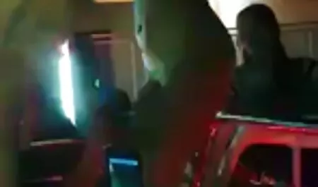 Mit Milch gefüllte große Titten an spanischen Mädchen lucy cat neue pornos hängen und schwingen