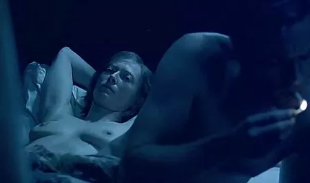 ORGASME Natürliche rasierte neue pornovideos Schönheit bekommt mehrere Orgasmen