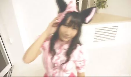 Farrah rapunzel neu verföhnt pornos Flower Power Hour masturbiert ihre sauber rasierte Muschi