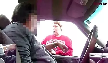 Blonde Schönheit tief aktuelle pornofilme in den Hals einen harten Schwanz auf der Couch