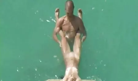 Sie gibt neue swinger pornos ihm, was er braucht