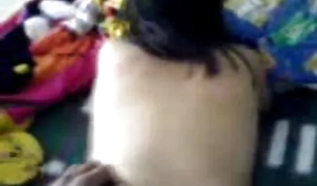 Reife Milf mit großen Titten neue gratis pornos und langen Beinen fickt sich