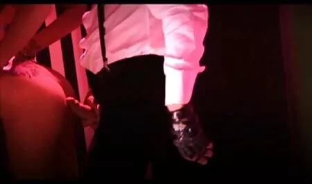 J15 Süßes braunes Teen free porno neu mit Hosenträgern