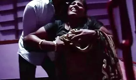 Guy fickt und färbt geile Schlampe auf einem alten Reifen am Boden pornofilme neu