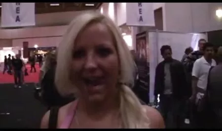 Voll neue sexclips auf vieräugigem Gesichtsfick