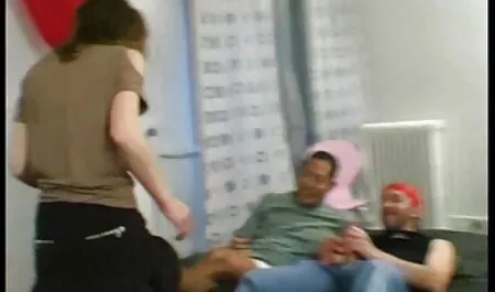 Hahnrei Hündin reitet aktuelle porn großen schwarzen Schwanz, während Ehemann zuschaut