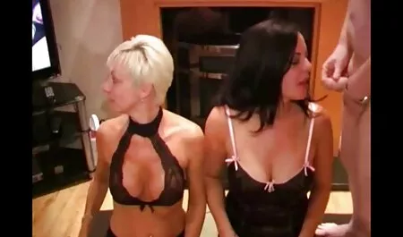 Spielen mit schüchternen Asiaten aktuelle porno in der Badewanne