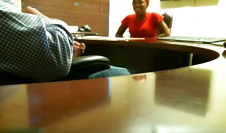 Dude rammt sexy Rothaarige in Dessous im neue ponos Bett