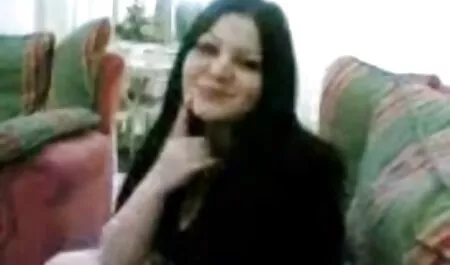 Euro girlnextdoor lässt ihre Titten gegen Bargeld aufblitzen neue kostenlose pornos