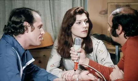 Attraktive blonde Milf fingert ihren süßen Arsch, pornos neue der schwarzen Schwanz bläst